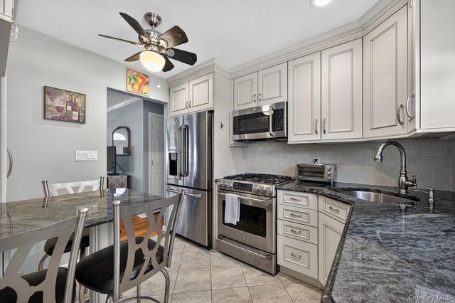 113 Kuhl Avenue, Hicksville, NY 11801