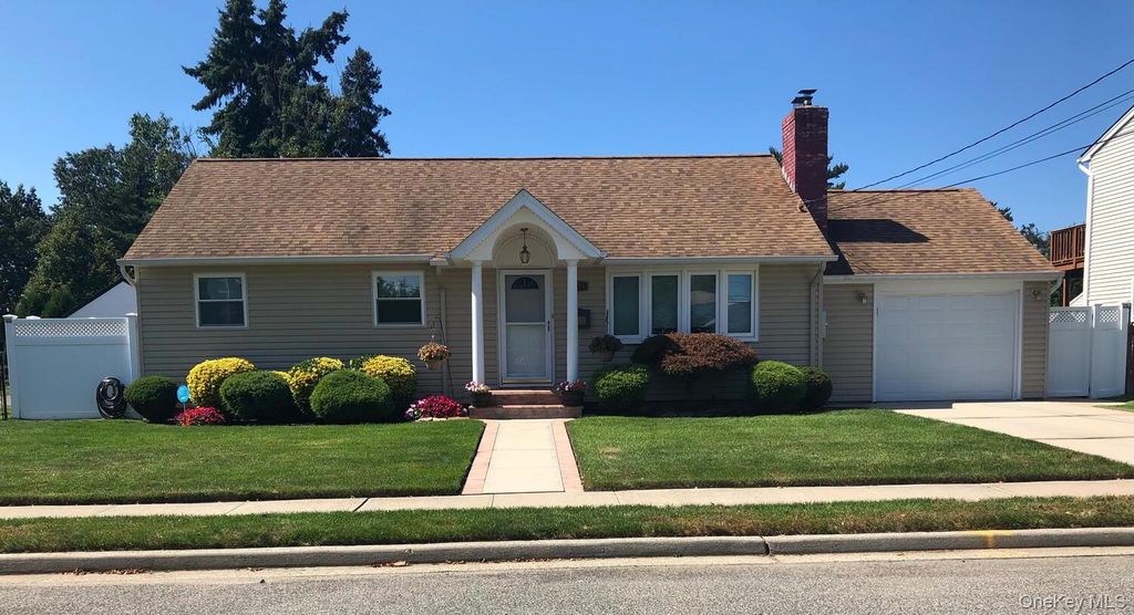 113 Kuhl Avenue, Hicksville, NY 11801