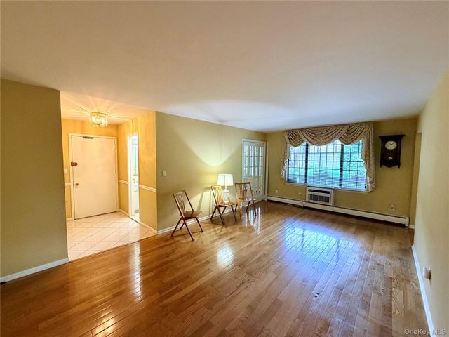 20 Foxwood Drive 1, Pleasantville, NY 10570