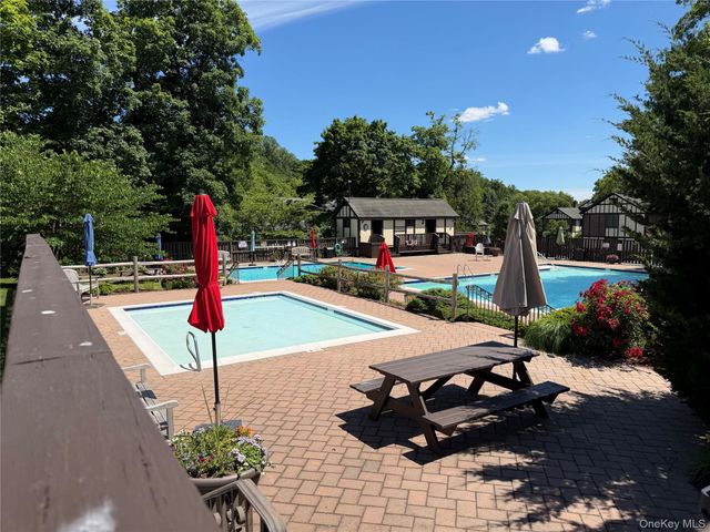 20 Foxwood Drive 1, Pleasantville, NY 10570
