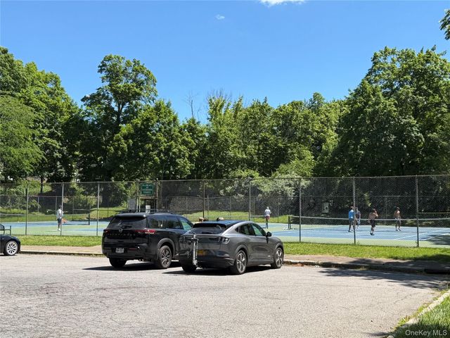 20 Foxwood Drive 1, Pleasantville, NY 10570