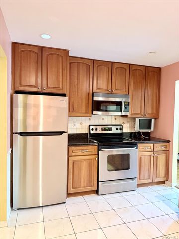 20 Foxwood Drive 1, Pleasantville, NY 10570