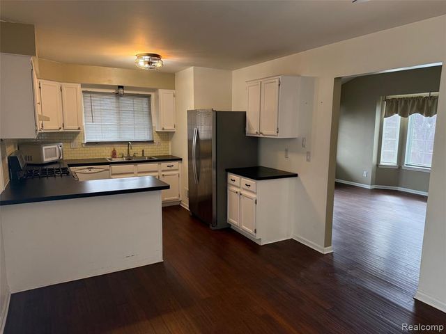 19335 Mandarin Drive, Roseville, MI 48066