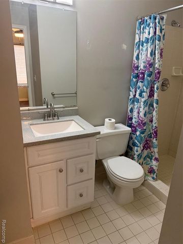 19335 Mandarin Drive, Roseville, MI 48066