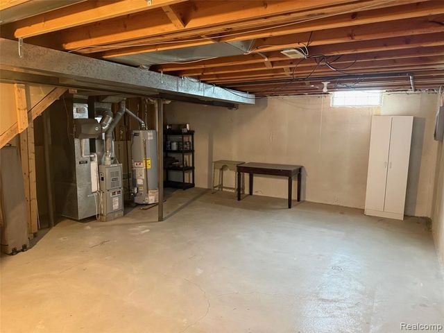 19335 Mandarin Drive, Roseville, MI 48066