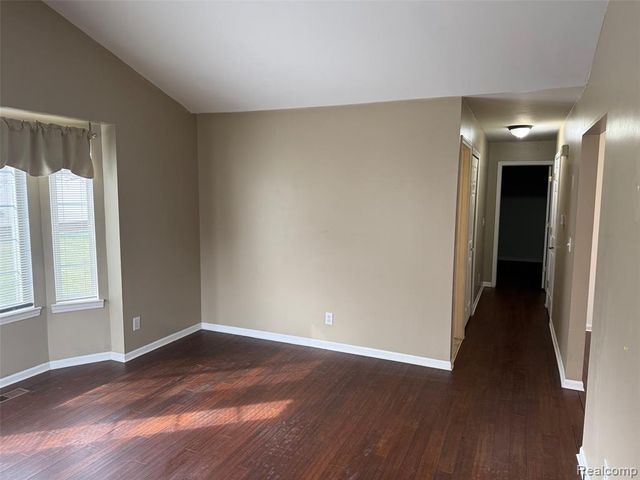 19335 Mandarin Drive, Roseville, MI 48066