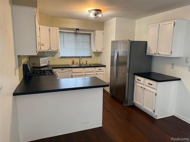 19335 Mandarin Drive, Roseville, MI 48066