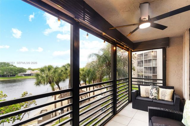 1101 Colony Point Circle 301, Pembroke Pines, FL 33026