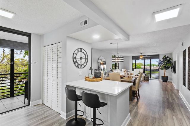 1101 Colony Point Circle 301, Pembroke Pines, FL 33026