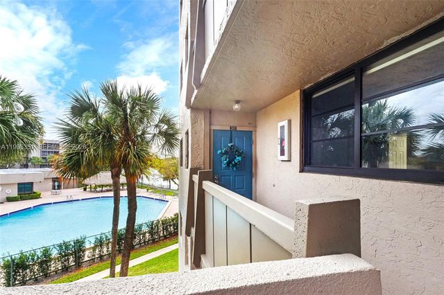 1101 Colony Point Circle 301, Pembroke Pines, FL 33026