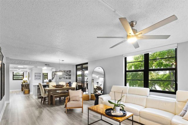 1101 Colony Point Circle 301, Pembroke Pines, FL 33026