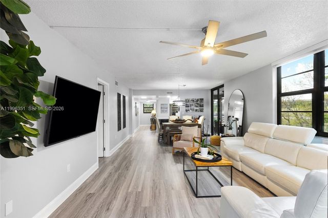 1101 Colony Point Circle 301, Pembroke Pines, FL 33026