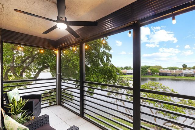 1101 Colony Point Circle 301, Pembroke Pines, FL 33026