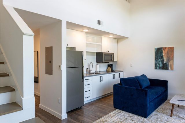 49 Navasota ST 202, Austin, TX 78702