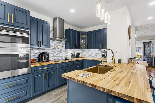 32 5th Avenue, Woonsocket, RI 02895