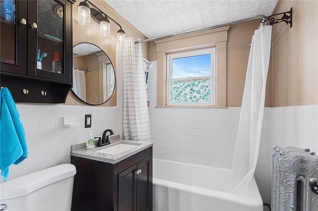 32 5th Avenue, Woonsocket, RI 02895