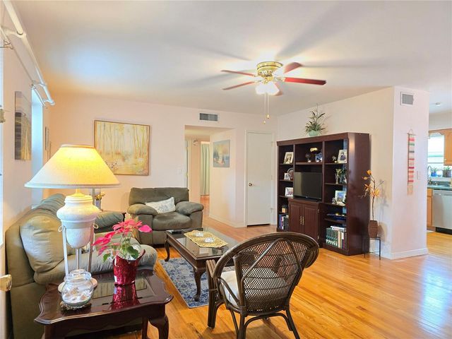 1120 RUE DES CHATEAUX 2A, South Pasadena, FL 33707