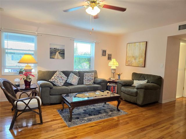 1120 RUE DES CHATEAUX 2A, South Pasadena, FL 33707