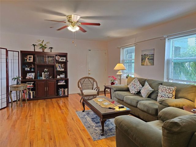 1120 RUE DES CHATEAUX 2A, South Pasadena, FL 33707