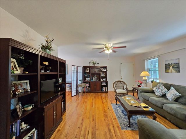 1120 RUE DES CHATEAUX 2A, South Pasadena, FL 33707