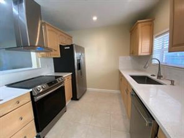 2634 NE 20TH Street, Pompano Beach, FL 33062