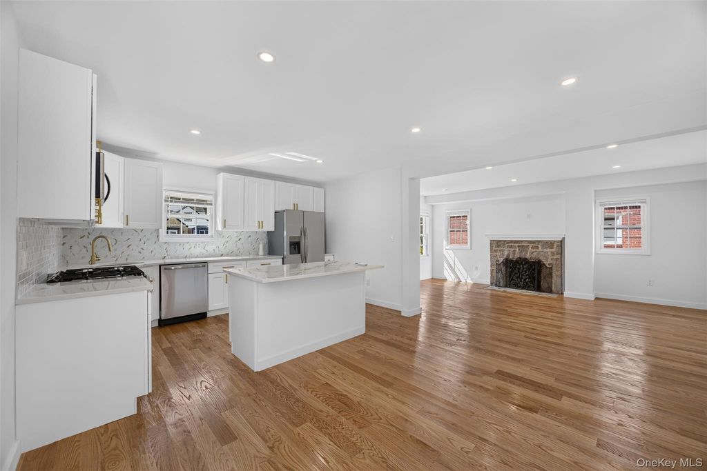 33 Carol Street, West Hempstead, NY 11552 — photo 4
