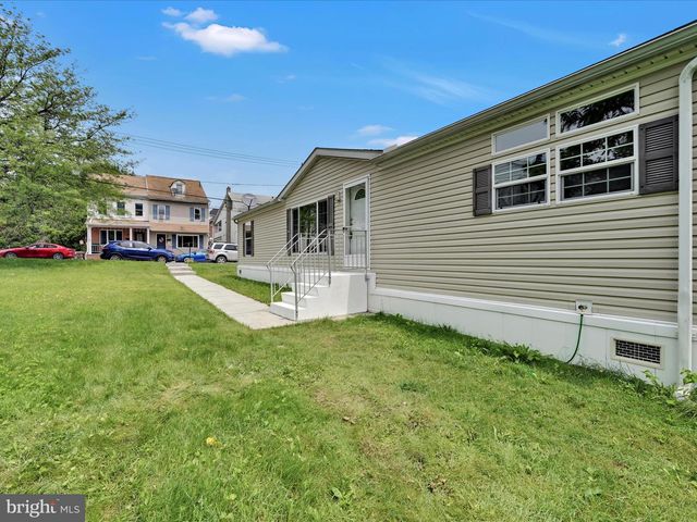 111 W MAIN ST, Tremont, PA 17981