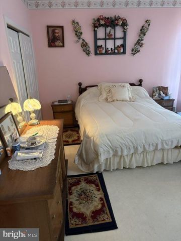 99 ROBIN LN, Barnegat, NJ 08005