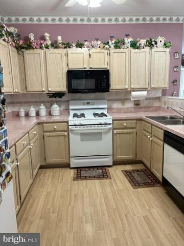 99 ROBIN LN, Barnegat, NJ 08005