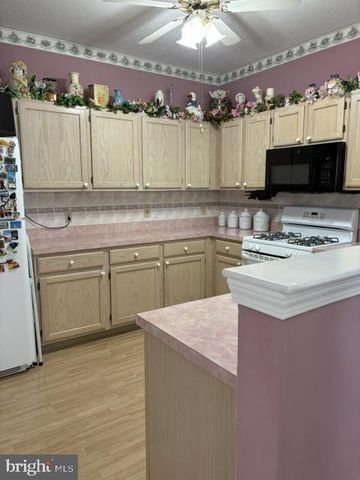 99 ROBIN LN, Barnegat, NJ 08005