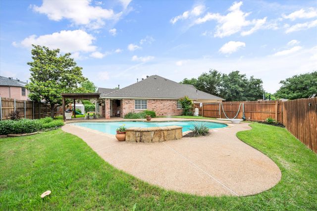 106 Rolling Rock Drive, Trophy Club, TX 76262