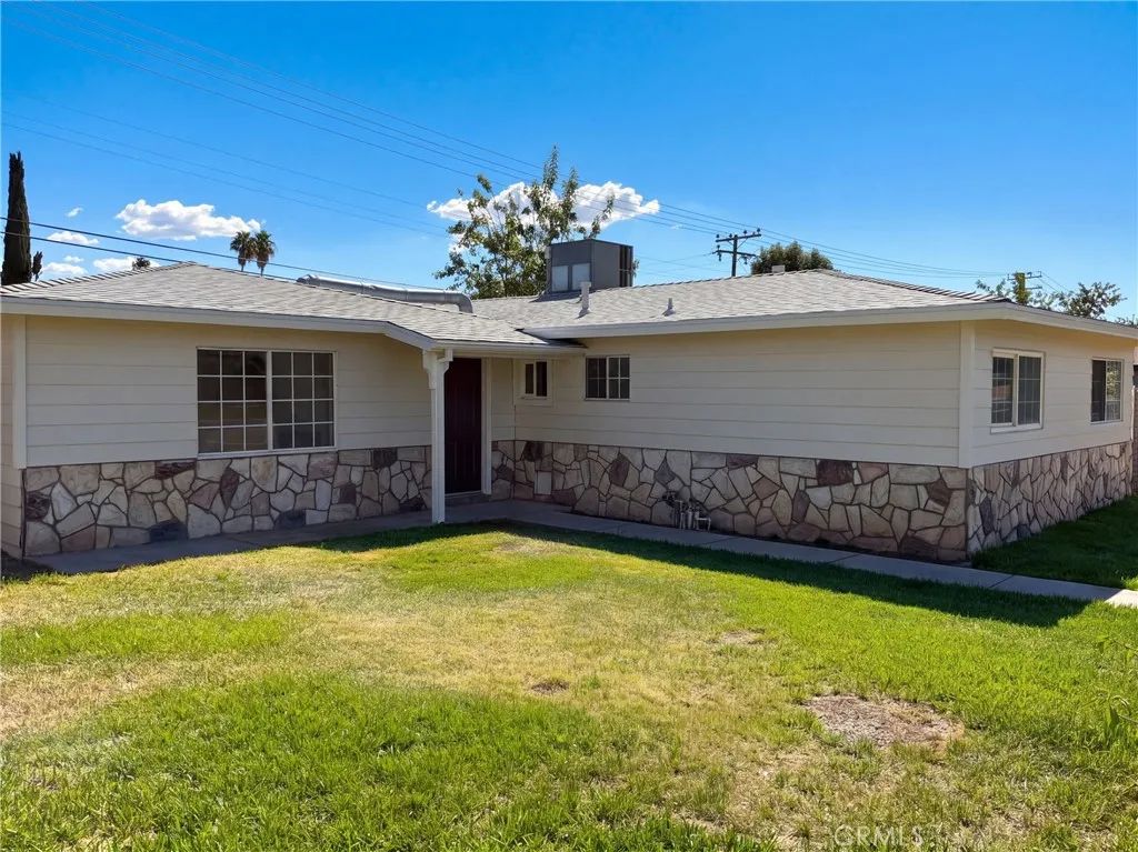 695 N Pepper Avenue, Rialto, CA 92376