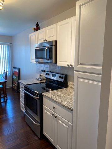6833 N Kedzie Avenue 914, Chicago, IL 60645