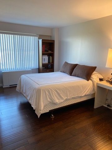 6833 N Kedzie Avenue 914, Chicago, IL 60645