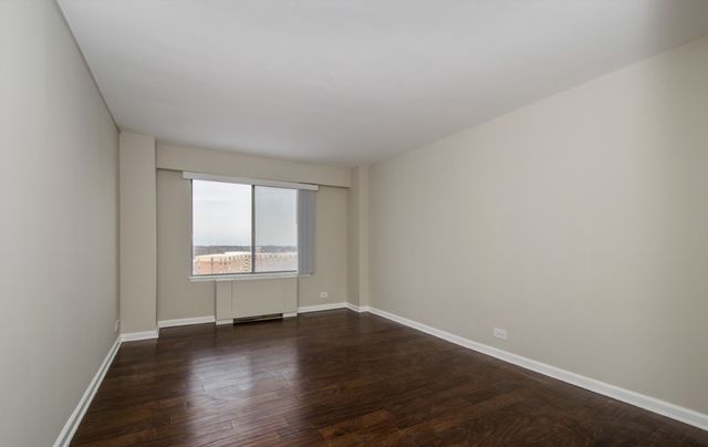 6833 N Kedzie Avenue 914, Chicago, IL 60645