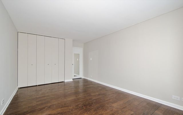 6833 N Kedzie Avenue 914, Chicago, IL 60645