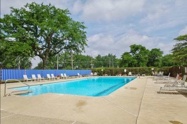 6833 N Kedzie Avenue 914, Chicago, IL 60645