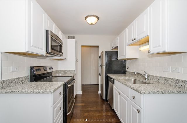 6833 N Kedzie Avenue 914, Chicago, IL 60645