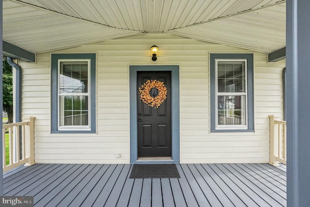 2724 NEW FALLS RD, LEVITTOWN, PA 19056 — photo 2