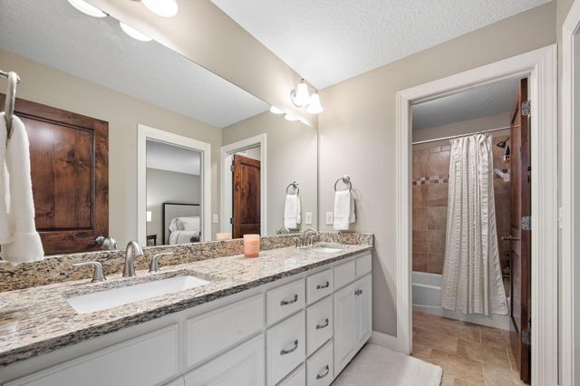 15510 53rd Avenue N, Plymouth, MN 55446