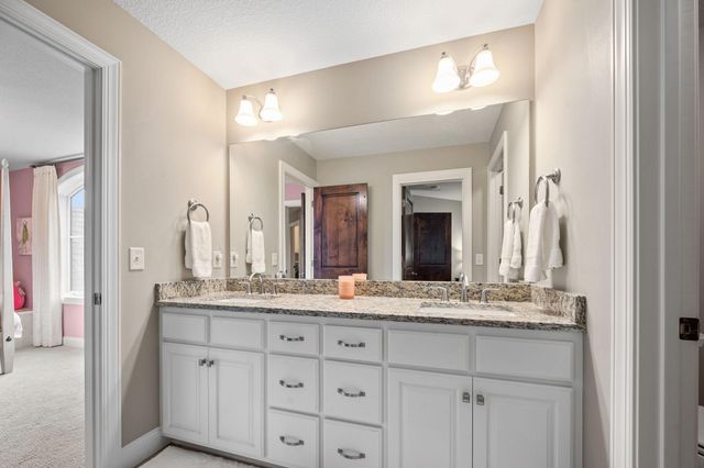 15510 53rd Avenue N, Plymouth, MN 55446