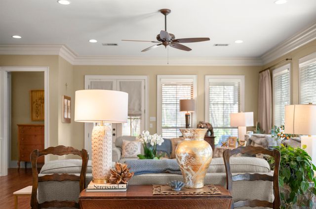 1385 Lobdell Ave, Baton Rouge, LA 70806