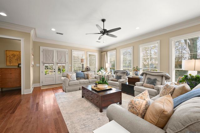 1385 Lobdell Ave, Baton Rouge, LA 70806