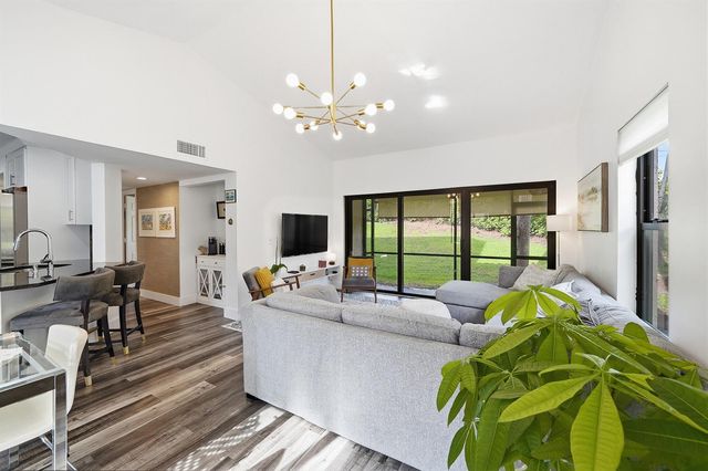 5 Via De Casas Sur 105, Boynton Beach, FL 33426