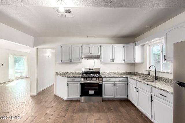 9222 S MONTEZUMA Street, Phoenix, AZ 85041