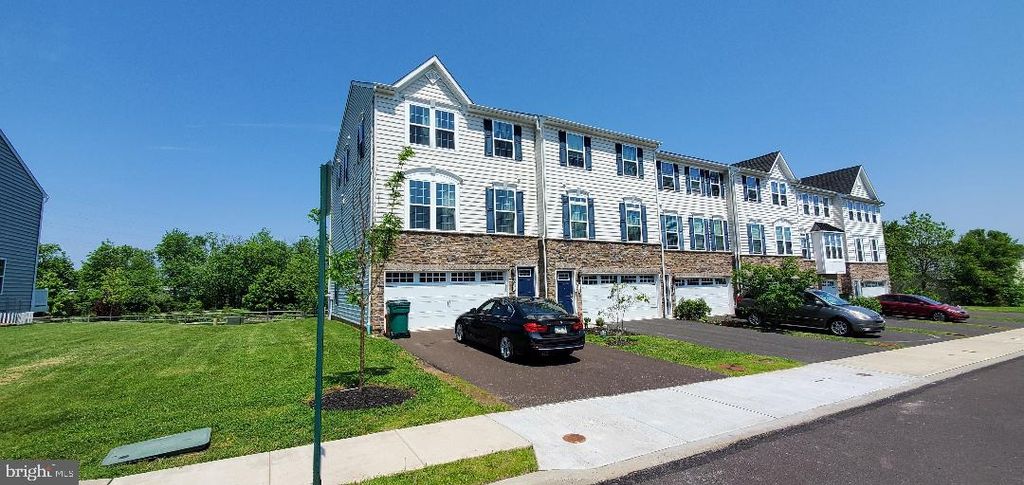 1748 LYDIA DR, Hatfield, PA 19440