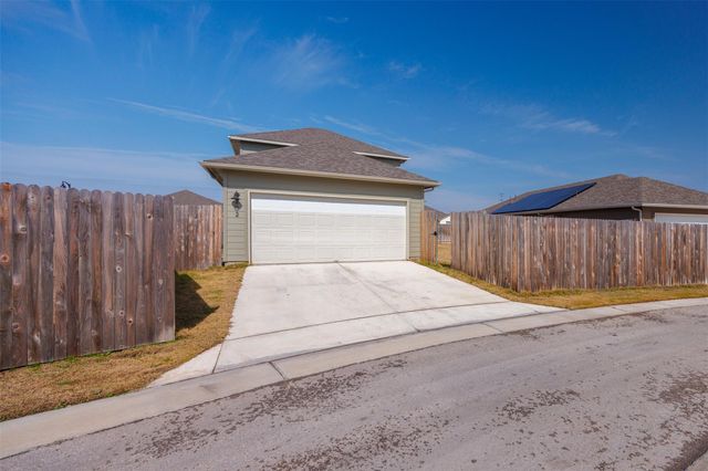 202 Fairmeadow Downs DR, Hutto, TX 78634