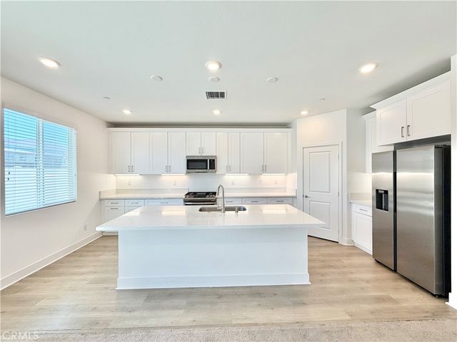 34390 Coconut Circle, Winchester, CA 92596