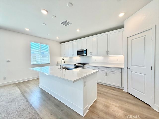 34390 Coconut Circle, Winchester, CA 92596
