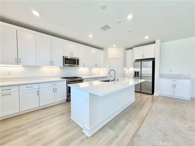 34390 Coconut Circle, Winchester, CA 92596